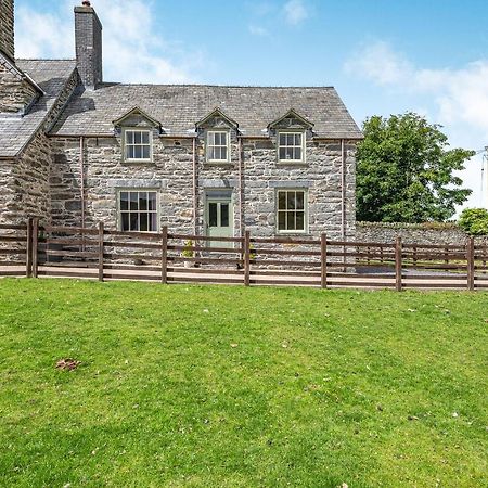Villa Waedog Bach Llanfor Exterior foto