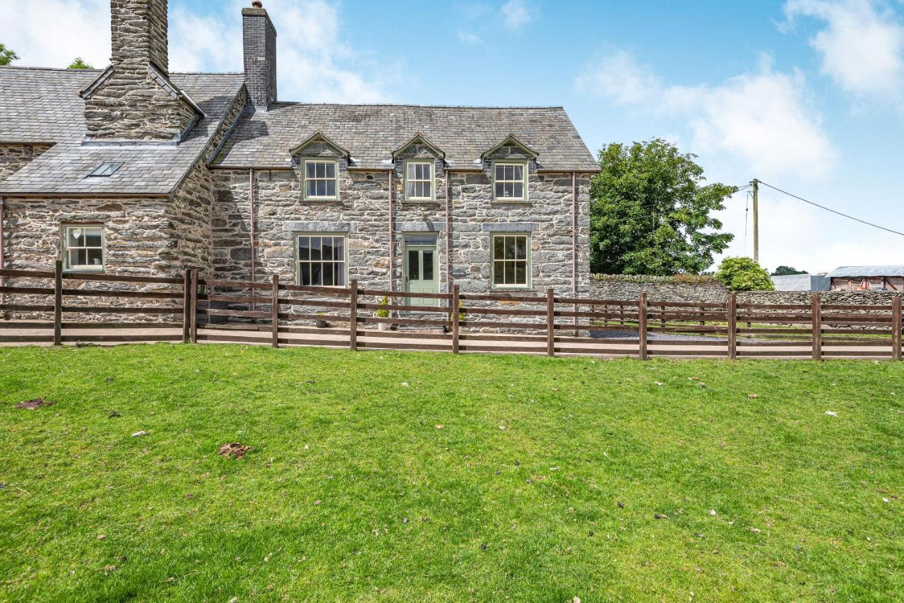 Villa Waedog Bach Llanfor Exterior foto